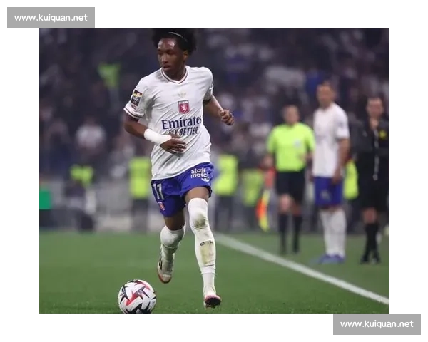 英超三巨头竞逐里昂天才边锋福法纳，转会费或破 5000 万欧